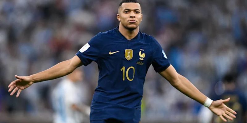 Kylian Mbappe trong màu áo PSG