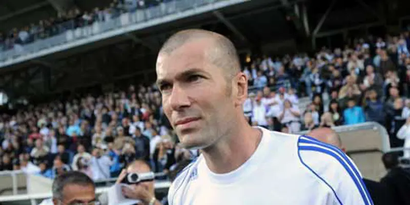 Zinedine Zidane - 1 trong top 10 cầu thủ vĩ đại nhất làng túc cầu