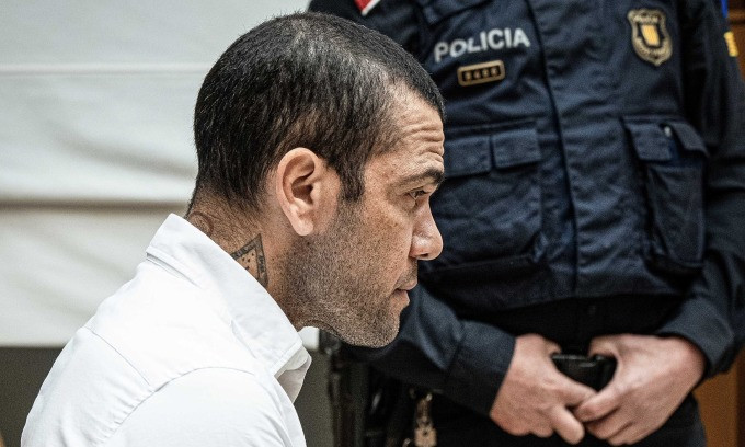 Dani Alves bị cáo buộc hiếp dâm tại buổi tiệc riêng ở Brazil