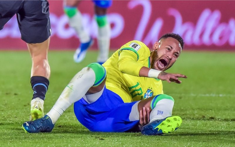 Neymar chấn thương
